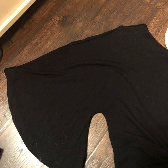 International concepts medium butterfly sleeve cut out shoulder top - Picture 7 of 8